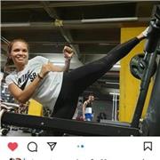 Profesora de taekwondo imparte clases personalizadas niños jovenes y adultos